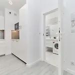 Modern Kosciuszki With Free Garage By Renters Breslau