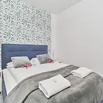Modern Kosciuszki With Free Garage By Renters Apartment