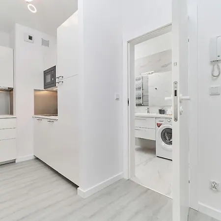 Modern Kosciuszki With Free Garage By Renters Wroclaw